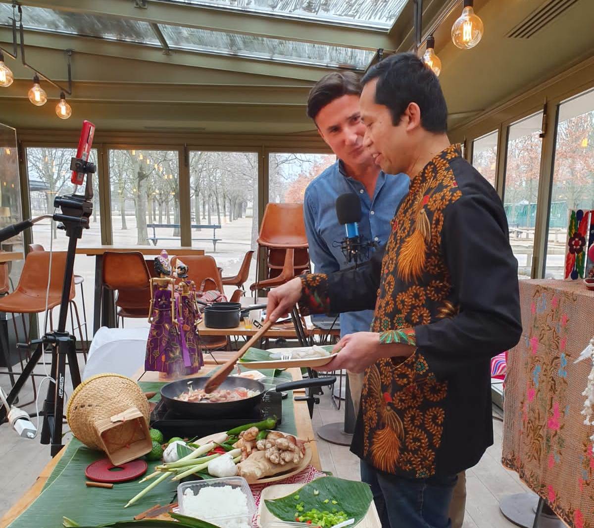 GASTRO DIPLOMACY MEMBAWA INDONESIA KE DALAM RUMAH WARGA PERANCIS