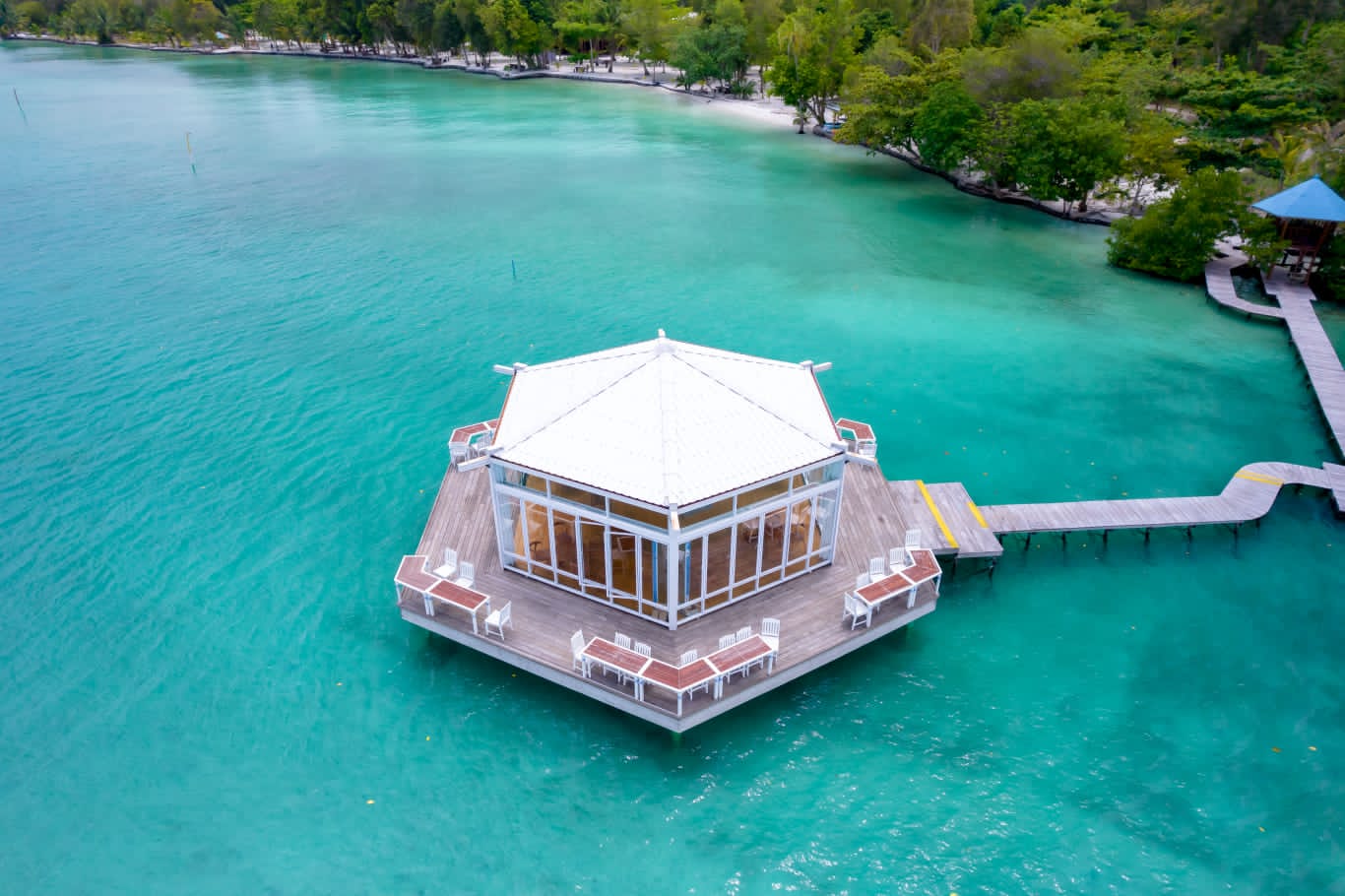 LEEBONG ISLAND RESORT HADIRKAN VILA DAN BAR DI ATAS LAUT PERTAMA DI BELITUNG