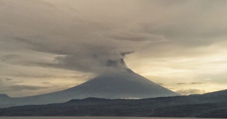 AKTIVITAS NAIK GUNUNG DI PULAU DEWATA ADALAH SUATU ‘PENGALAMAN PENDAKIAN YANG BALI BANGET’