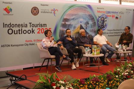 PARIWISATA INDONESIA 2025: GEJALA OVERTOURISM, TANTANGAN MENERAPKAN PRINSIP-PRINSIP BERKELANJUTAN DAN KEGAMANGAN HADAPI DISRUPSI AI/GENAI