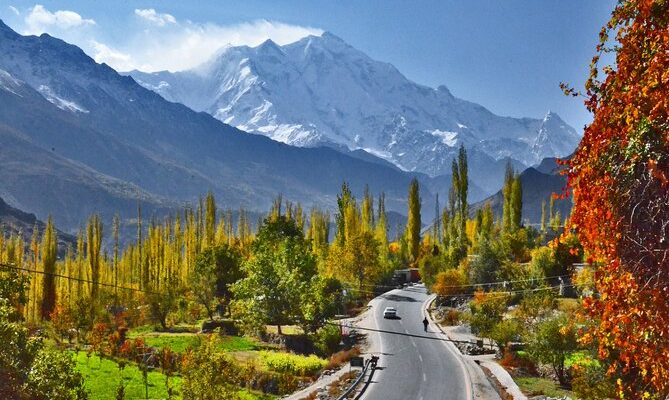 HUNZA DI MUSIM PANAS: PERPADUAN PEGUNUNGAN ALPEN SWISS DAN HIMALAYA YANG MEGAH, SERTA BUDAYA UNIK ASIA TENGAH