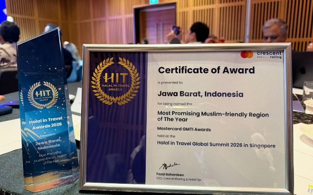 JAWA BARAT SABET PENGHARGAAN SEBAGAI DESTINASI WISATA RAMAH MUSLIM PALING MENJANJIKAN 2026 DI AJANG GMTI AWARDS